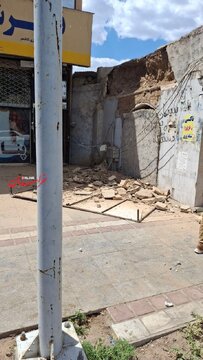 تصویری از عراقچی در کنار دکتر ظریف و دکتر پزشکیان در حال اقامه نماز