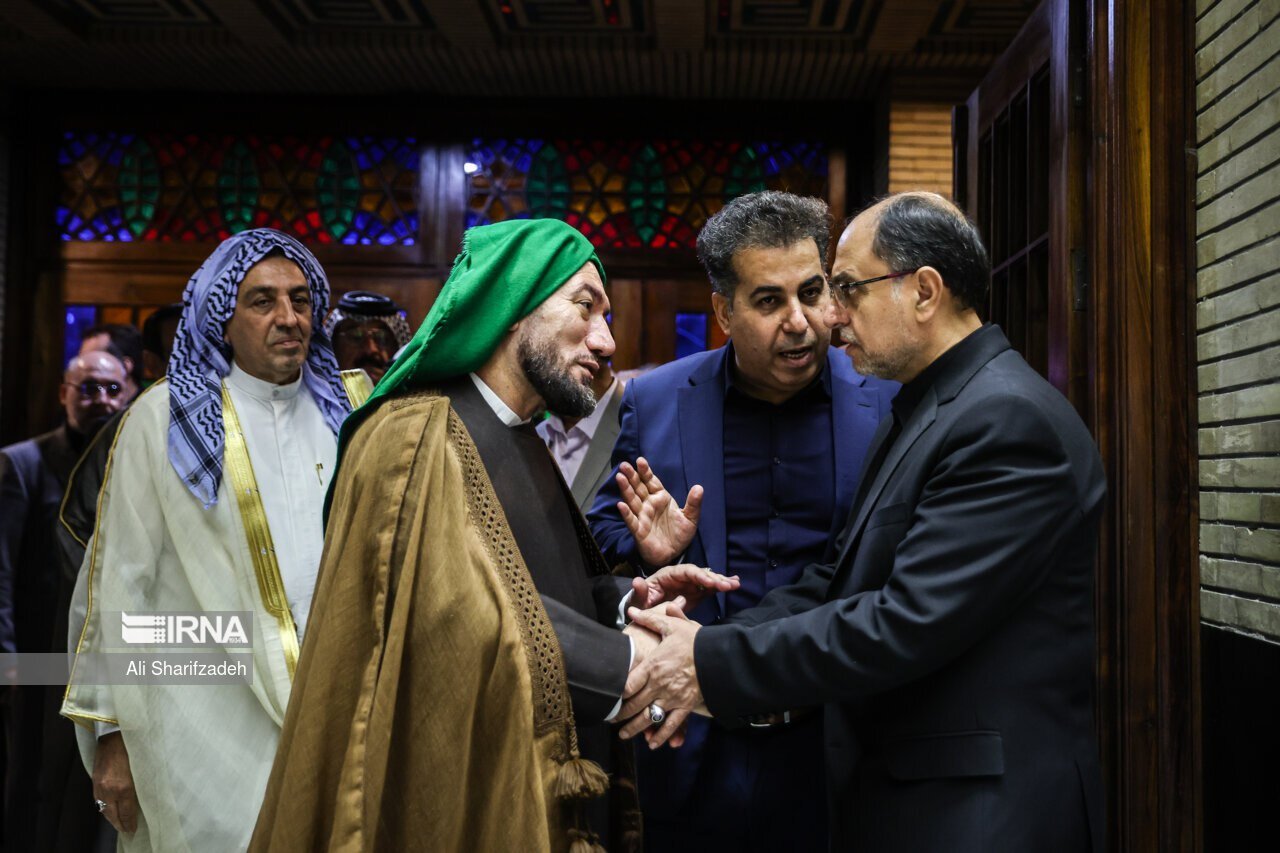 عکس | تصاویری از مهمانان خارجی مراسم یادبود مادر وحید حقانیان