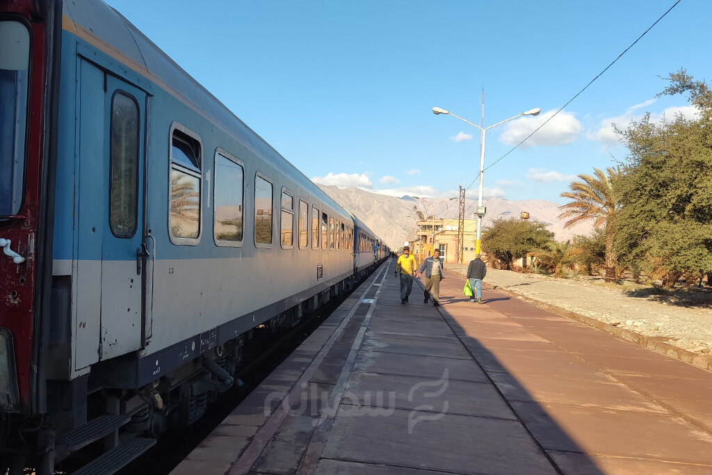 برخورد قطار تهران - بندرعباس با شتر