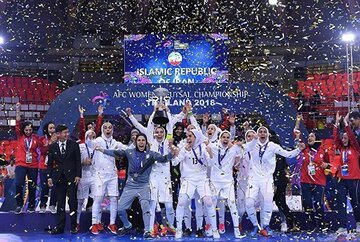 عکس | رونمایی از لباس تیم ملی فوتسال بانوان هنرمند با حضور فاطمه گودرزی و مرجان گلچین