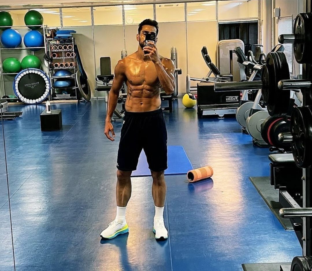 عکس | عضلات آماده یک پرسپولیسی؛ نمایش سیکسپک در ژاپن!