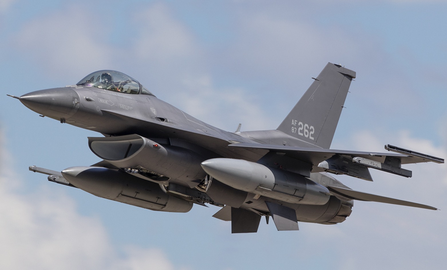بررسی پیشرفته‌ترین جنگنده‌های آمریکا / F-16 Fighting Falcon و F-22 Raptor چه تفاوتی با یکدیگر دارند؟ 3