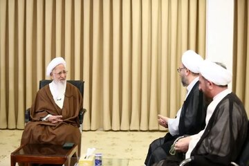 آیت الله جوادی آملی: مشکل حجاب با «بگیر و ببند» حل نمی‌شود / اگر اختلاس و نجومی‌بگیر در کشور نباشد، مردم هم به قانون احترام می گذارند