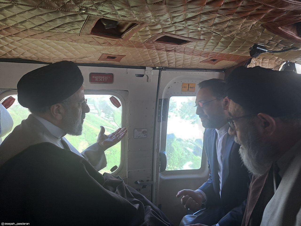 عکس | تصویر دیده نشده از شهید رئیسی و شهدای خدمت داخل بالگرد