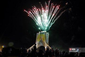 چندشگفتانه جشن ده کیلومتری؛ بلند شدن صد تیم پروازی در جشن غدیر تهران