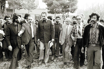 وعدههای انتخاباتی داریوش فروهر، کاندیدای نخستین دور انتخابات ریاستجمهوری