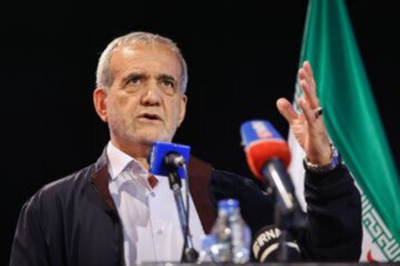پزشکیان: با شما مملکتی درست می کنیم که برازنده ایران و ایرانی باشد / نباید اجازه دهیم عده ای خاص قدرت را به دست بگیرند