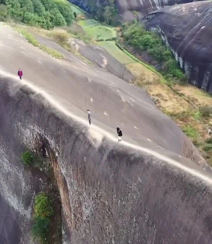 کوه لبه چاقو در چین/ عکس