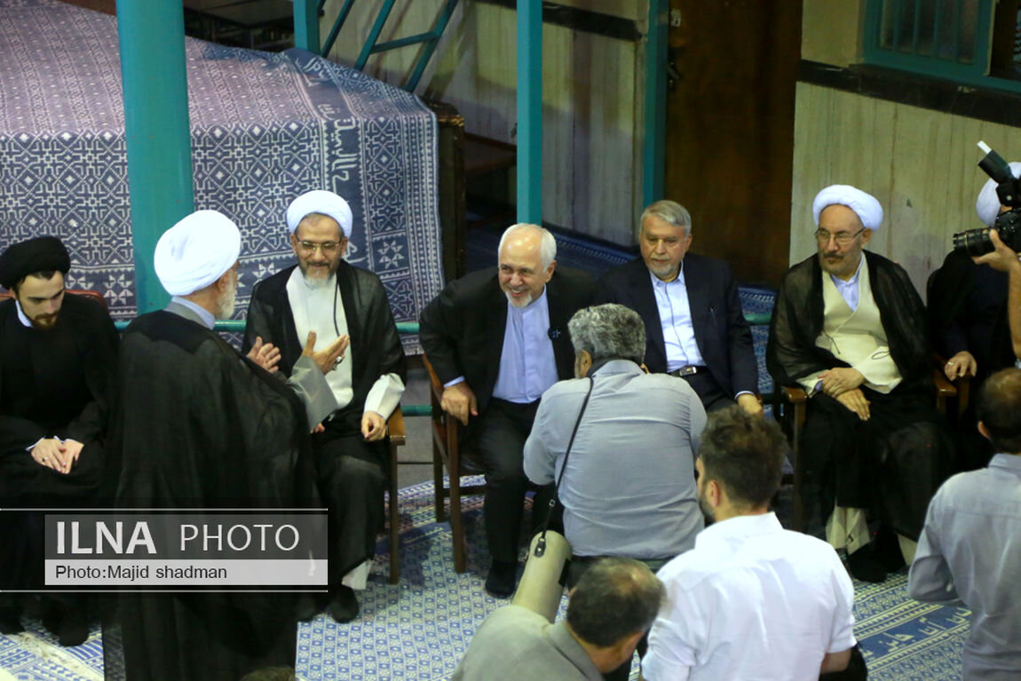 عکسی از پسر سیدحسن خمینی در همایش انتخاباتی روحانیان حامی پزشکیان /وزیر اطلاعات خاتمی هم بود