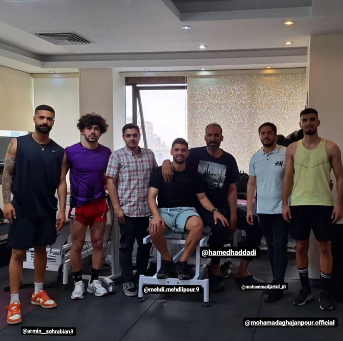 عکس | آسمانخراش ایرانی کنار ستارههای استقلال