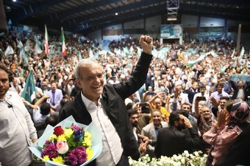 برخی کارنامهشان «یک جهان توهم و یک ایران فرصت سوزی» است / انتخابات 8 تیر می تواند بزنگاه تغییر مسیر تاریخ باشد؛ دو طیف با دو مسیر متفاوت