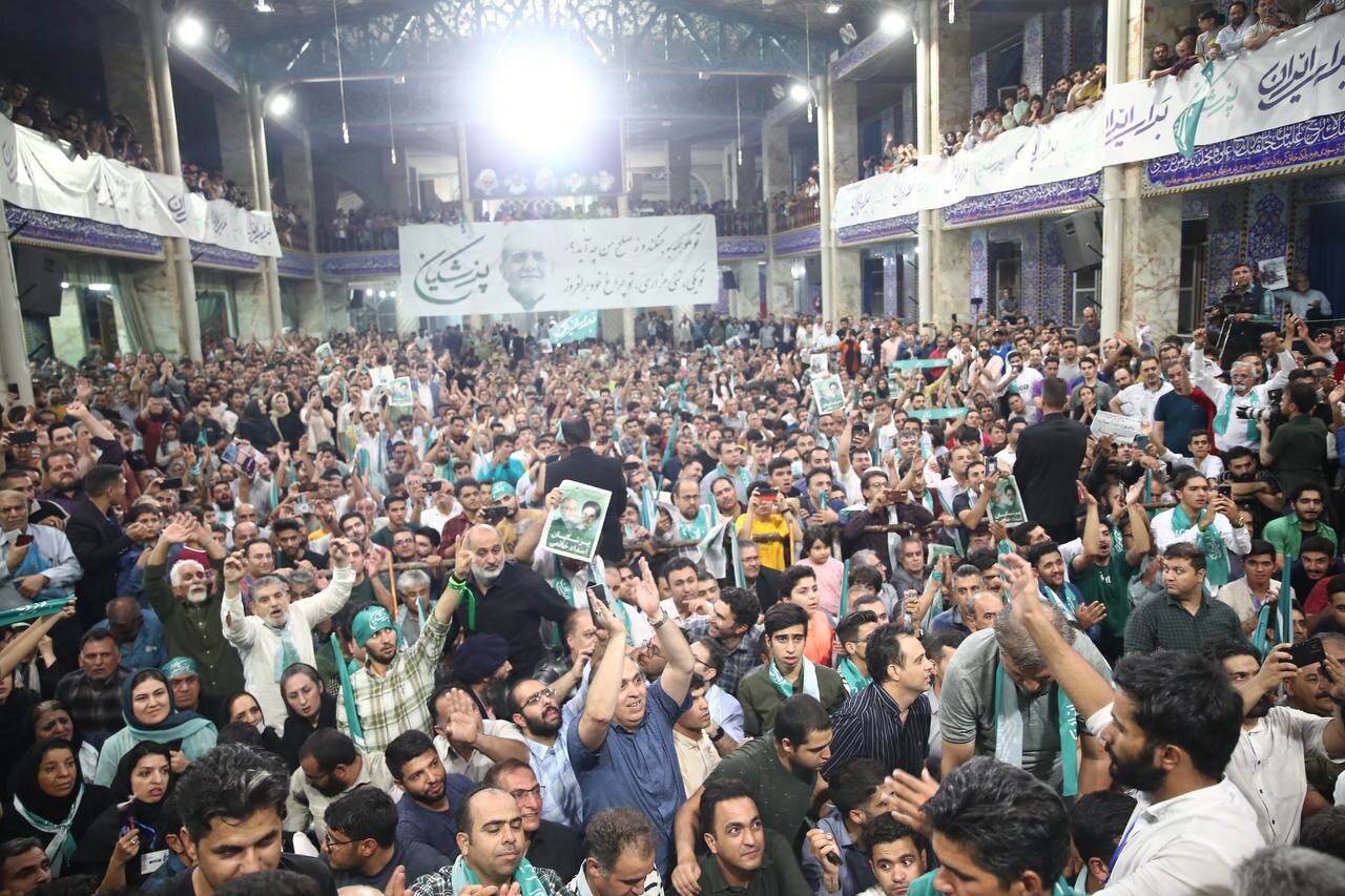 تصاویری از استقبال عجیب مردم یزد از مسعود پزشکیان / یار خاتمی خوش آمد