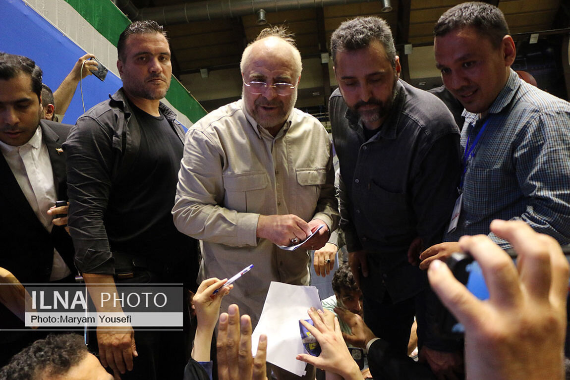 ۲ عکس جالب از تیپ قالیباف در ایام انتخابات/ قالیباف آنسالها یا قالیباف این سال؟