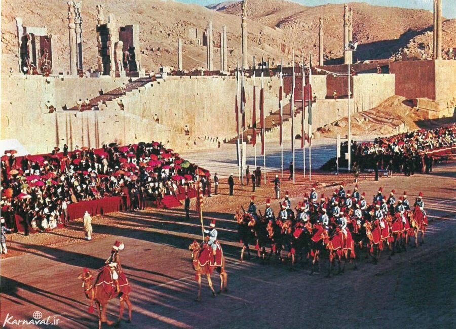 دوقطبی اجرای علیرضا قربانی در تختجمشید، ربطی به میراث و موسیقی ندارد/  بهترین اجراهای ایرانی جشنهای ۲۵۰۰ در تختجمشید بود