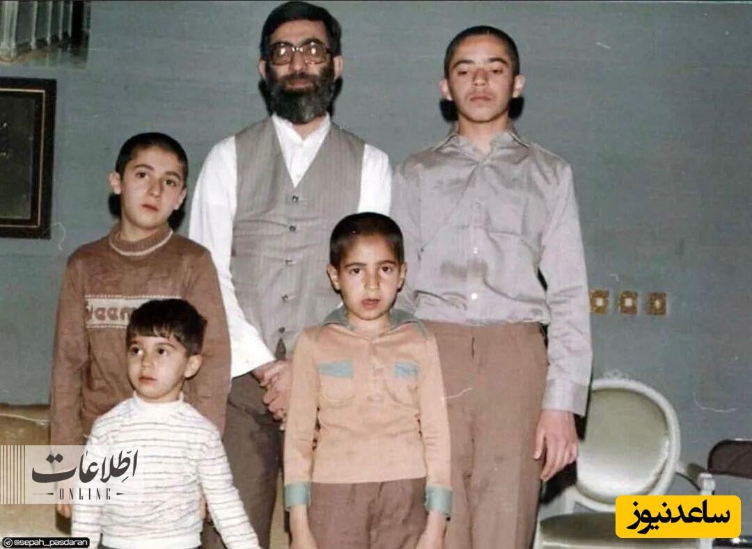 عکس | تصویر قدیمی از رهبر انقلاب در کنار چهار فرزندشان در خانه شخصی