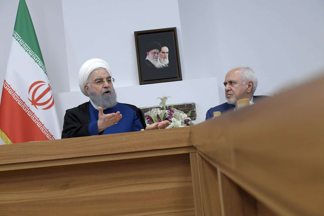 حسن روحانی خطاب به جلیلی: خودت هم در شورای عالی امنیت ملی بودی که برجام تصویب شد!/ همین حرف‌ها را ده بار در شورا گفتی و صد بار هم جوابت را دادند