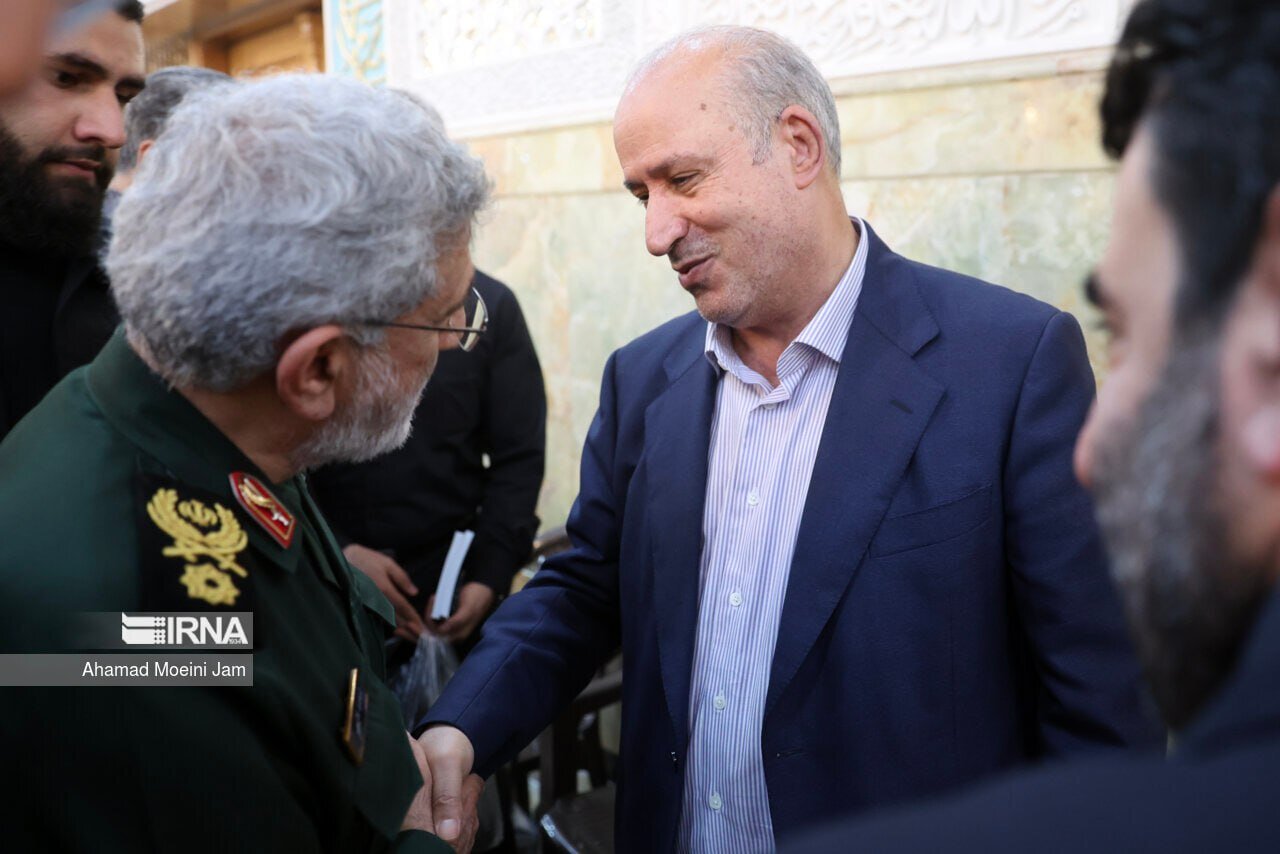 عکس | خوش و بش مهدی تاج و سردار قاآنی در مراسم چهلم شهید امیرعبداللهیان