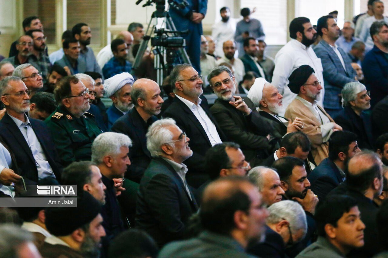 عکس | لبخندهای زاکانی در گفتگو با قاضیزاده هاشمی بعد از انصراف از انتخابات