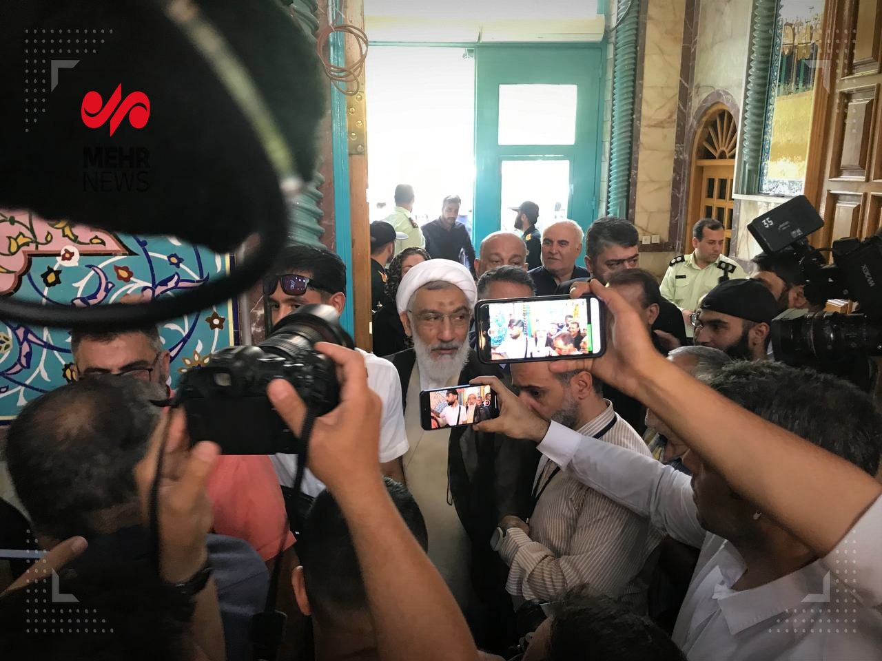 پورمحمدی در حسینیه ارشاد رأی خود را به صندوق انداخت + عکس 2
