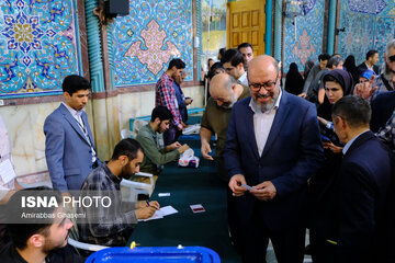 انتخابات چهاردهمین دوره ریاست‌جمهوری در تهران - ۱