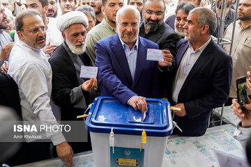 انتخابات چهاردهمین دوره ریاست‌جمهوری در تهران - ۱