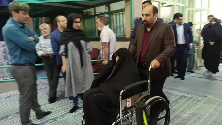ببینید | حضور عفت مرعشی همسر مرحوم آیت الله هاشمی رفسنجانی در حسینیه جماران