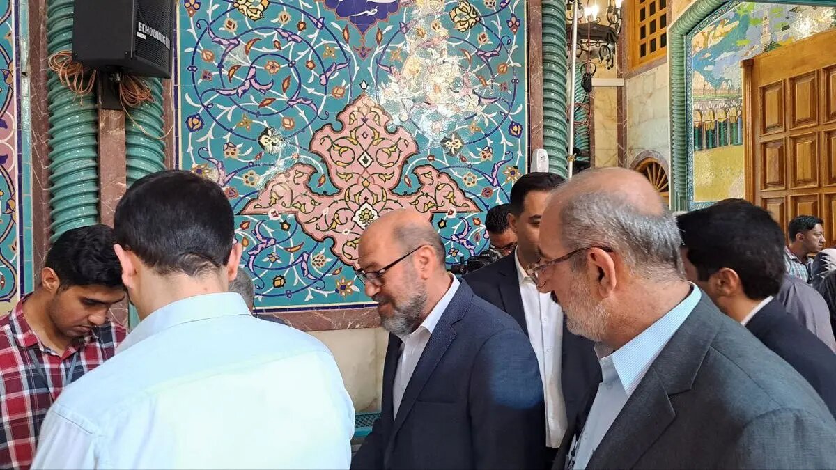 هادی غفاری و سردار دهقان در یک شعبه رأی دادند /رئیس قوه قضاییه در صف رأی دادن +عکس