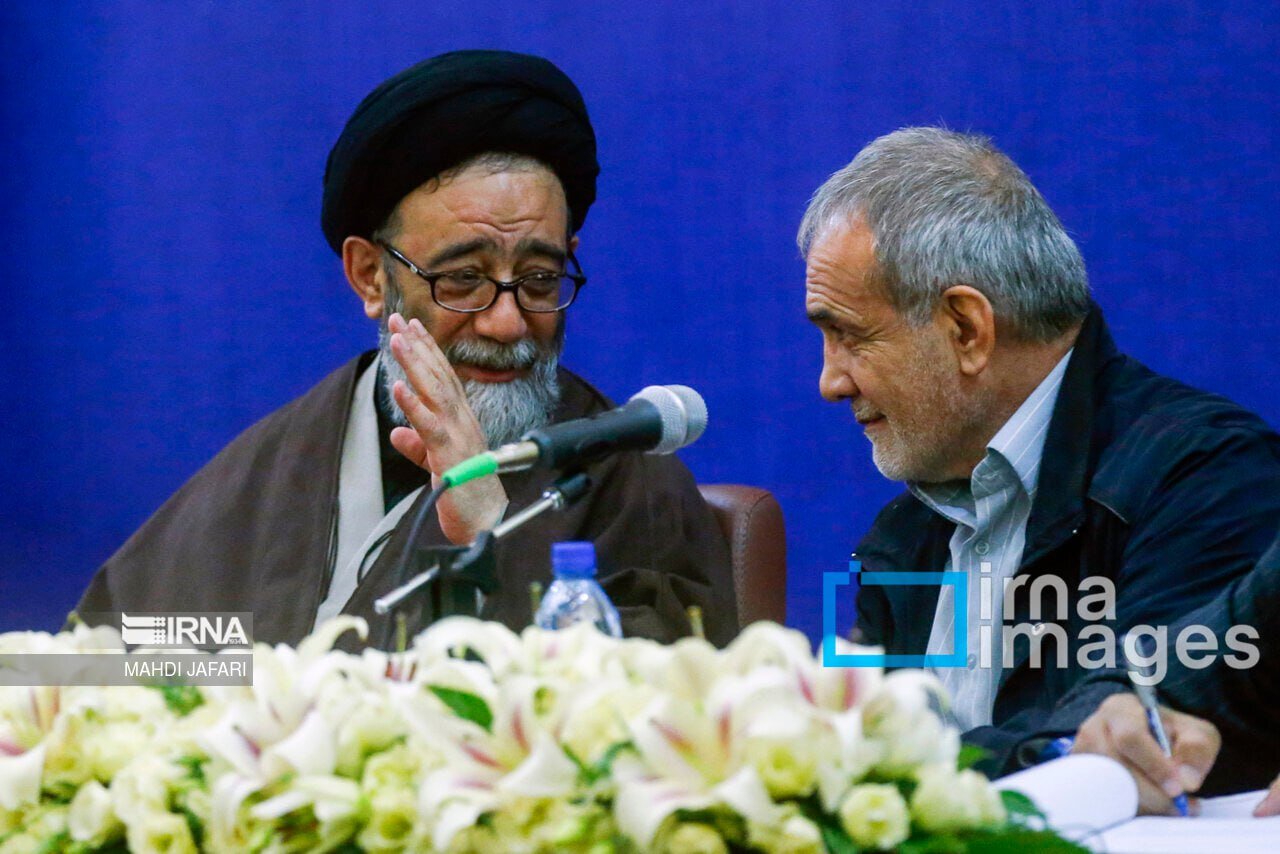 تصاویری از روزگار جوانی مسعود پزشکیان در کنار آیت الله هاشمی و سیدمحمد خاتمی / به یاد آیت الله آل هاشم 4