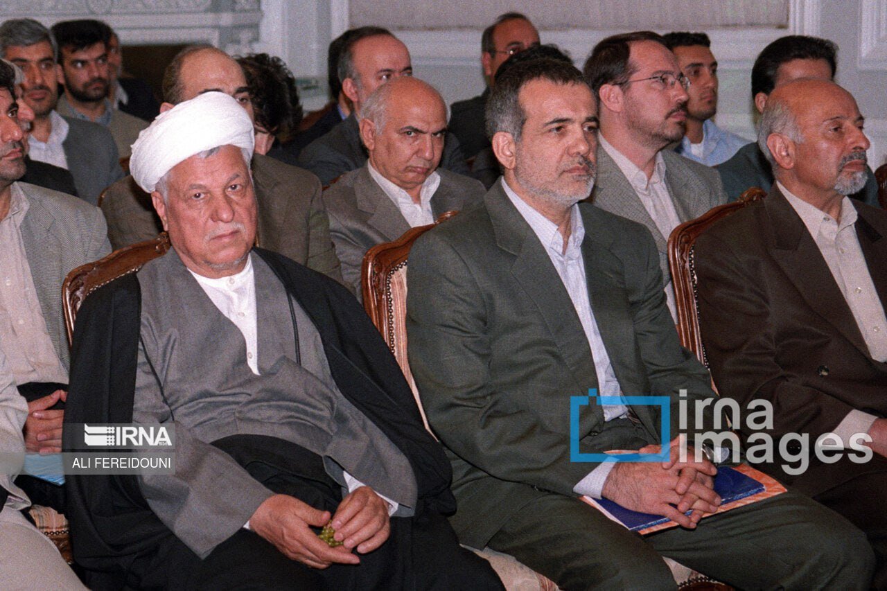 تصاویری از روزگار جوانی مسعود پزشکیان در کنار آیت الله هاشمی و سیدمحمد خاتمی / به یاد آیت الله آل هاشم 2