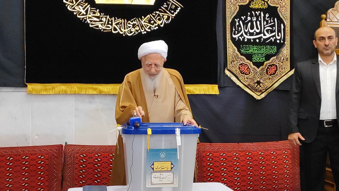 این دو مرجع تقلید رأی خود را به صندوق انداختند / حضور معصومه ابتکار و صالحی امیری در حسینیه جماران + عکس 3