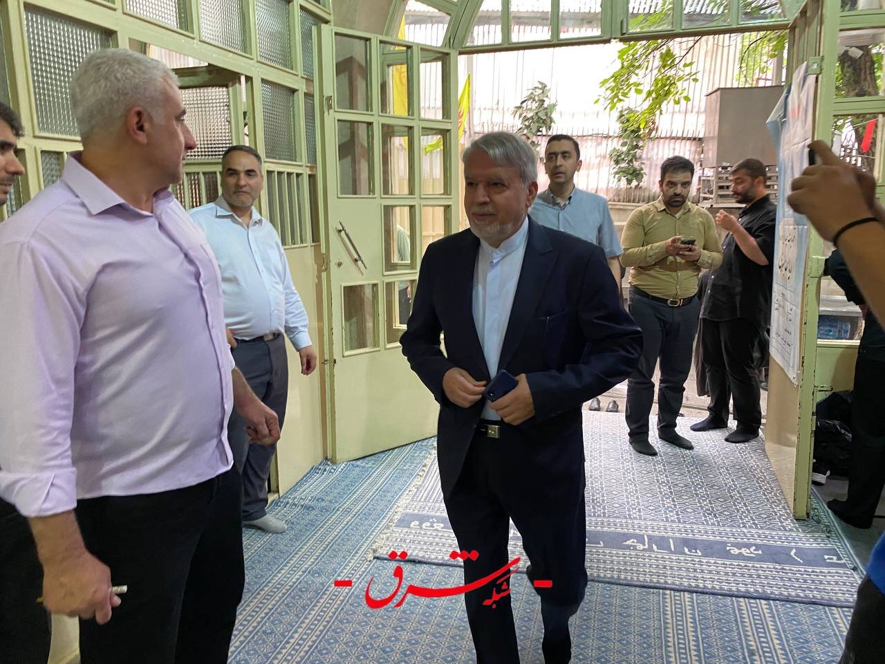 این دو مرجع تقلید رأی خود را به صندوق انداختند / حضور معصومه ابتکار و صالحی امیری در حسینیه جماران + عکس 5