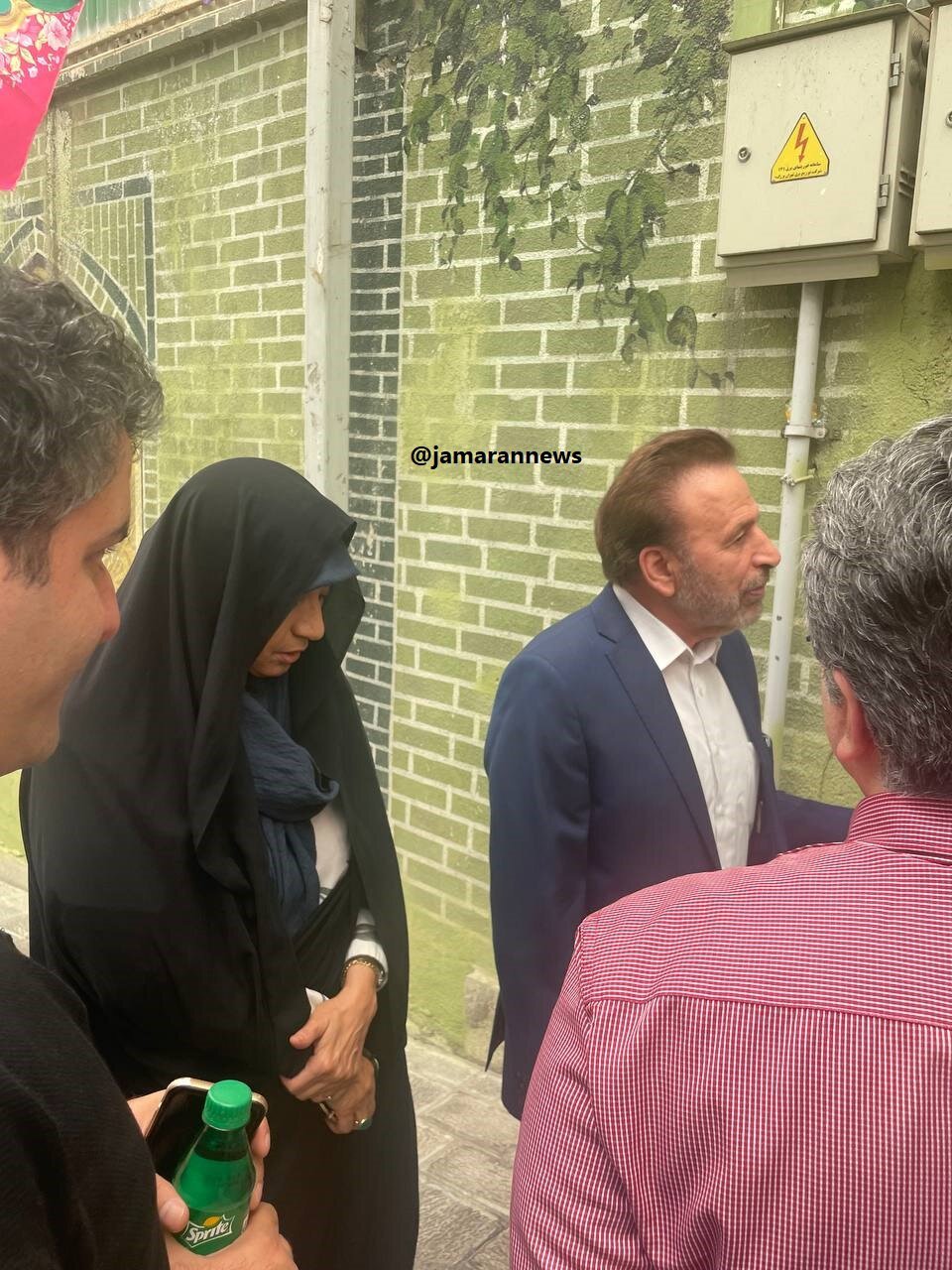 عکسی از نوه امام خمینی در روز انتخابات / واعظی و همسرش به جماران رفتند / منتجب نیا در حسینیه ارشاد رأی داد 3