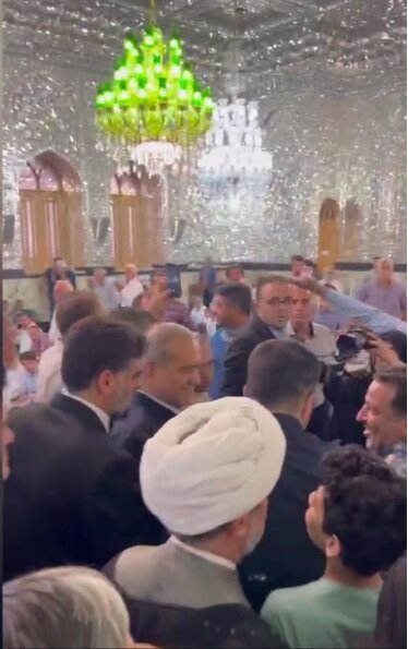 حضور بانوی ۹۶ ساله و رهبران اقلیت های دینی در پای صندوق رأی/ عروس و داماد جدید هم از راه رسیدند /شعاردهی تندروها علیه پزشکیان+عکس