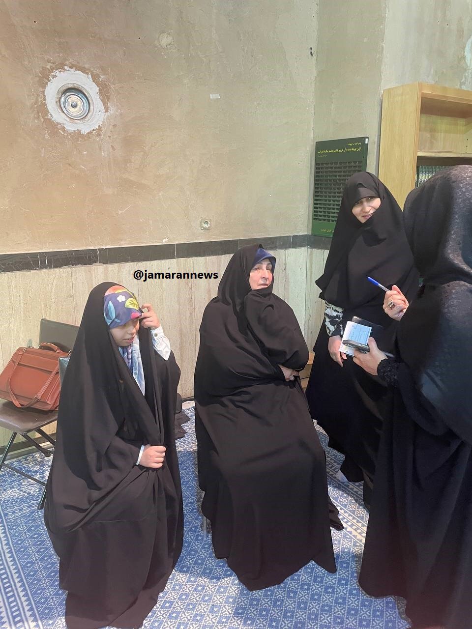 تصاویری از عروس امام و پسرش یاسر خمینی در روز رأی گیری انتخابات ریاست جمهوری / سرلشکر باقری و یک مرجع تقلید هم رأی دادند 2