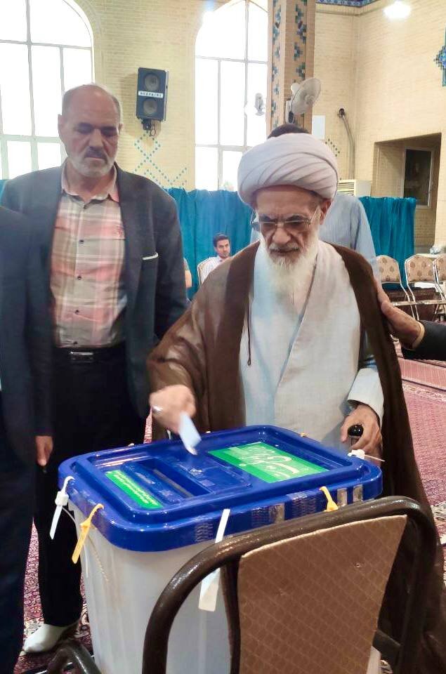 تصاویری از عروس امام و پسرش یاسر خمینی در روز رأی گیری انتخابات ریاست جمهوری / سرلشکر باقری و یک مرجع تقلید هم رأی دادند 5
