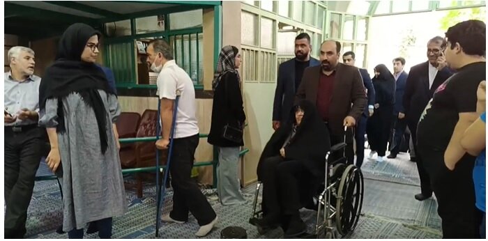 عکسی خاص از عفت مرعشی در حسینیه جماران برای رأی دادن