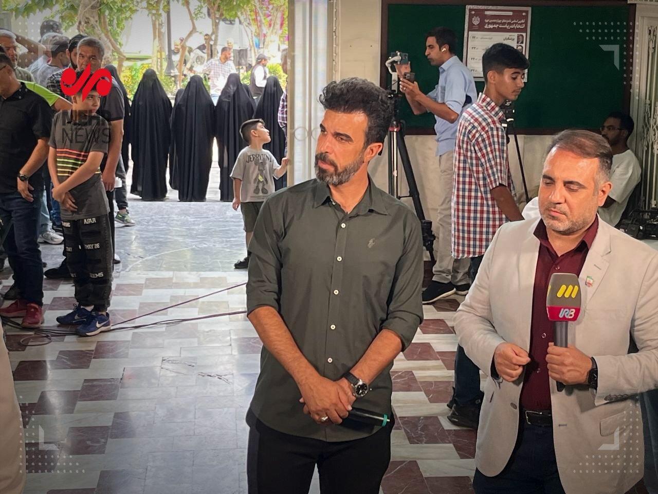 عکس | حضور محمد سیانکی گزارشگر ورزشی شبکه سه در مسجد النبی نارمک