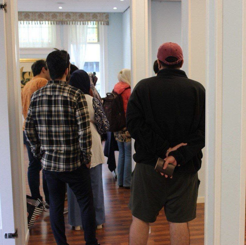 رأی دادن با شلوارک در ایران ممنوع در لاهه و استانبول آزاد +عکس