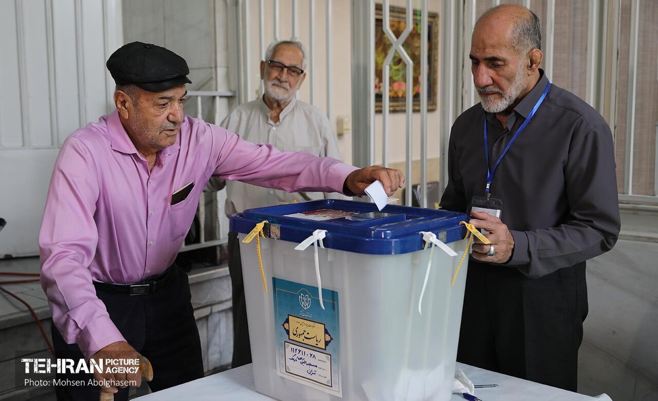 ببینید | صف طولانی مسجدالنبی تهران در دقایق قبل پایان رای گیری