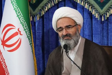 ابراز تاسف امام جمعه سمنان نسبت به «سطحینگری برخی جوانان نسبت به جایگاه ولیفقیه»/ تشخیص زمان مقاتله یا مصالحه با امام جامعه مسلمین است