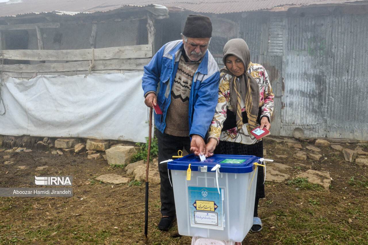 این تصاویر از انتخابات ریاست جمهوری دیدن دارد /رأی دادن در شرایط سخت