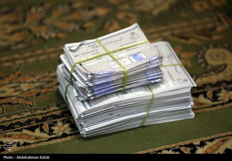 تصاویری از شمارش دستی آراء انتخابات ریاست جمهوری چهاردهم در دو استان همدان و اصفهان
