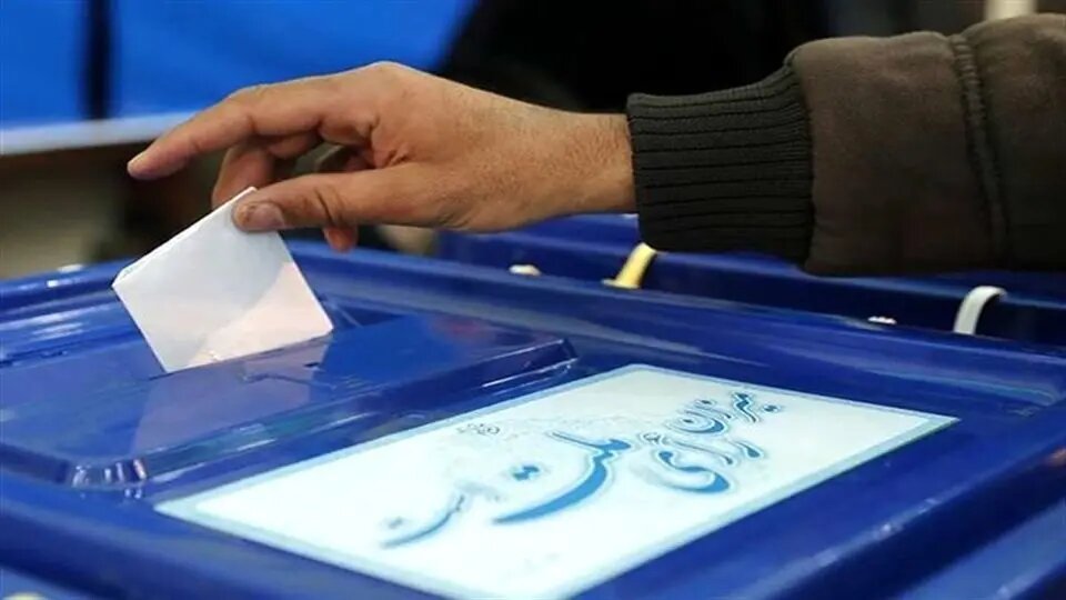 روزنامه جمهوری اسلامی: غیبت ۶۰ درصدی مردم در انتخابات، بدلیل آن است که مسئولان واقعیت ها را انکار می کنند/رئیس جمهور می تواند جلوی ردصلاحیت ها بایستد؟