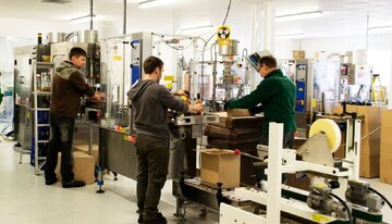 چه اتفاقی میافتد اگر تمام روز سر پا باشید؟ چه اتفاقی میافتد اگر تمام روز سر پا باشید؟