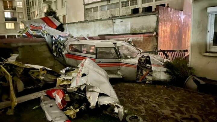 ببینید | اولین تصاویر از سقوط مرگبار هواپیما در بزرگراه حومه پاریس