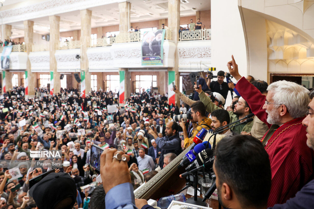 عکسی از لباس جدید سعید جلیلی در سفر انتخاباتی 3