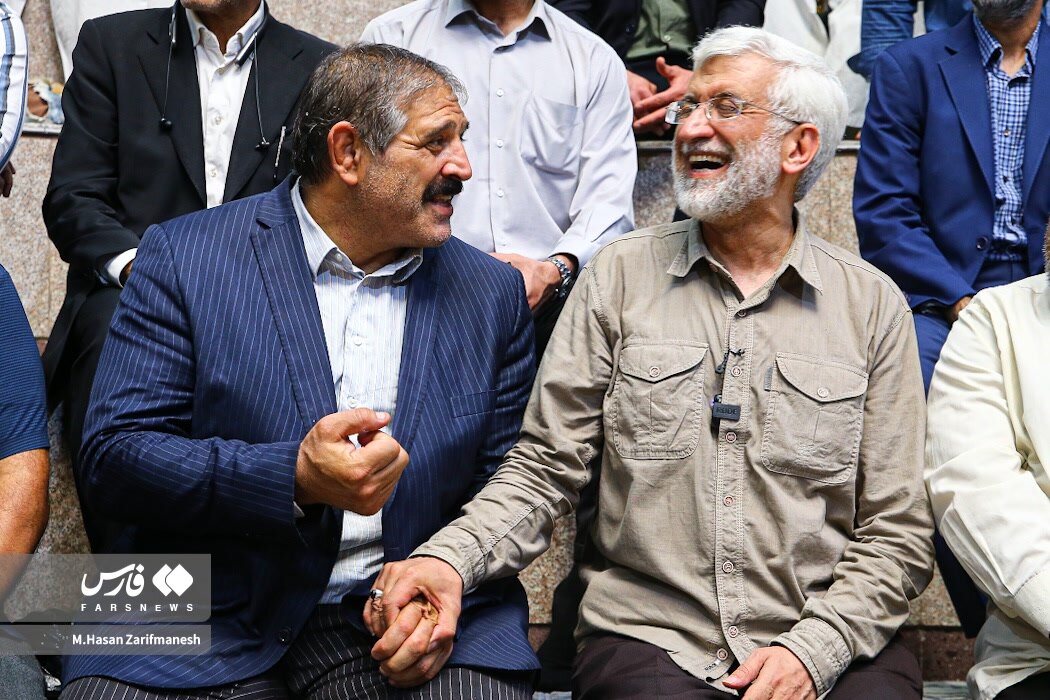 عکس | شوخی و خنده‌های عباس جدیدی کنار نامزد انتخابات 3