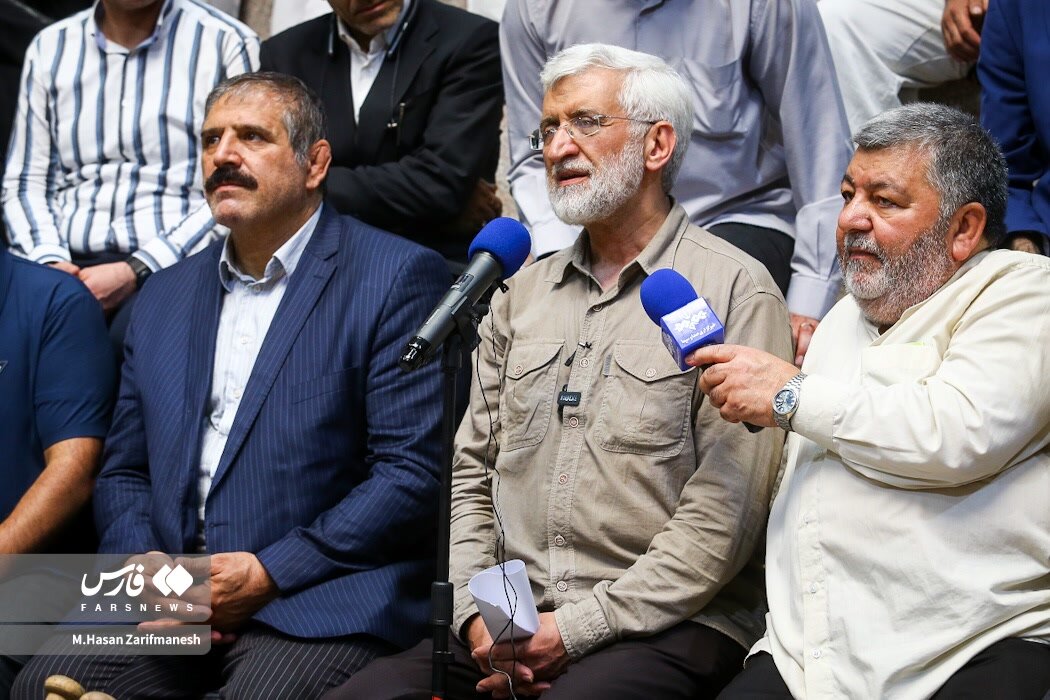 عکس | شوخی و خنده‌های عباس جدیدی کنار نامزد انتخابات 2