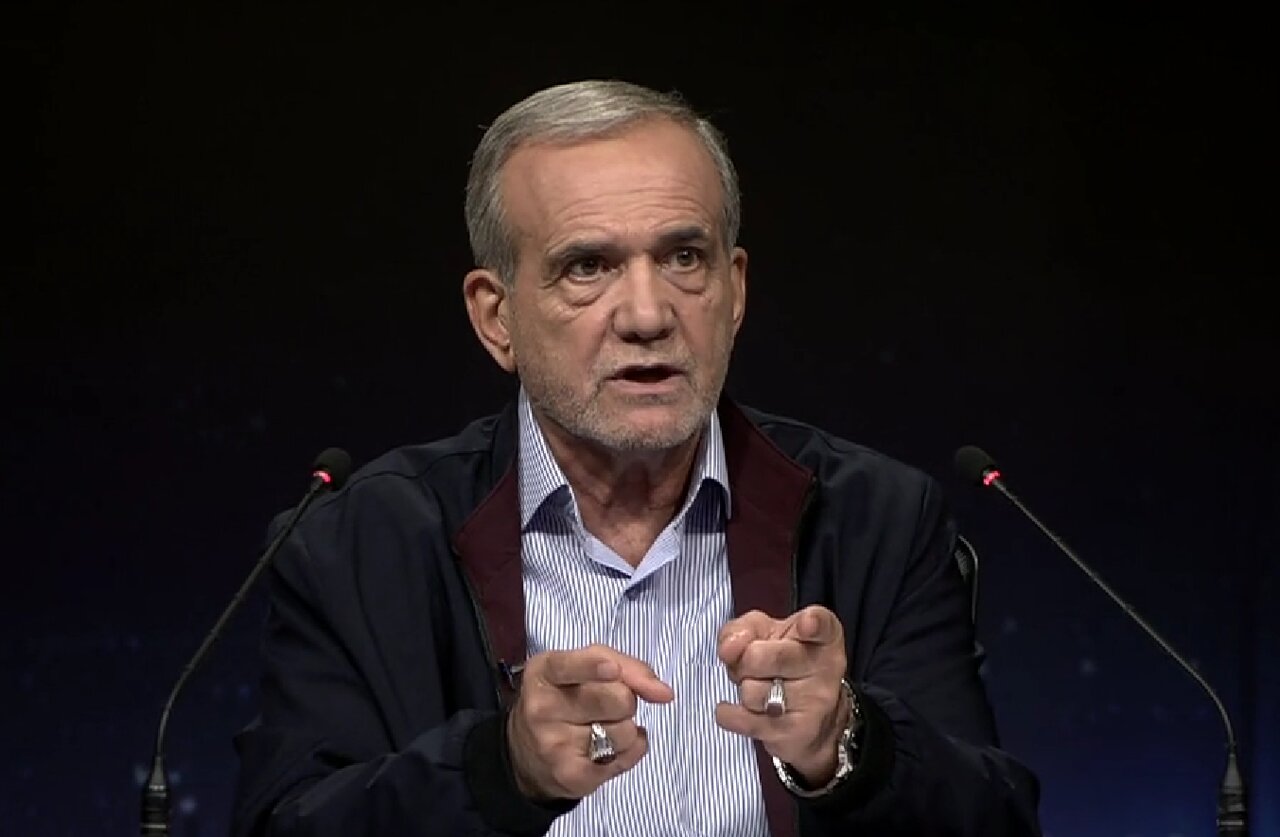 آقای جلیلی بااینهمه دیدار مردمی یا قدرت اقناع ندارید یا سولیلوگ میکنید/ آقای پزشکیان خلاصه فیلتر را برمیدارید یا با پروتکلهای جهانی ادامه میدهید