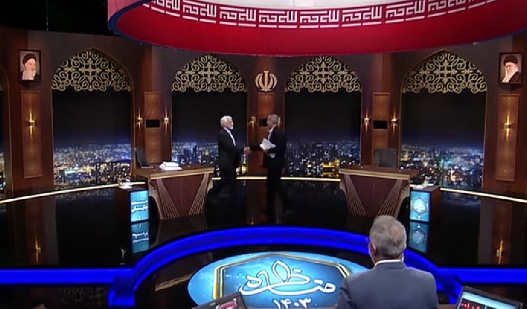 پزشکیان به سمت جلیلی رفت و دست داد /پایان یک مناظره جنجالی +عکس